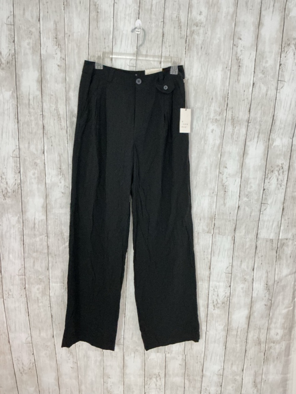Universal Thread Black Wide-Leg Pleated Trousers